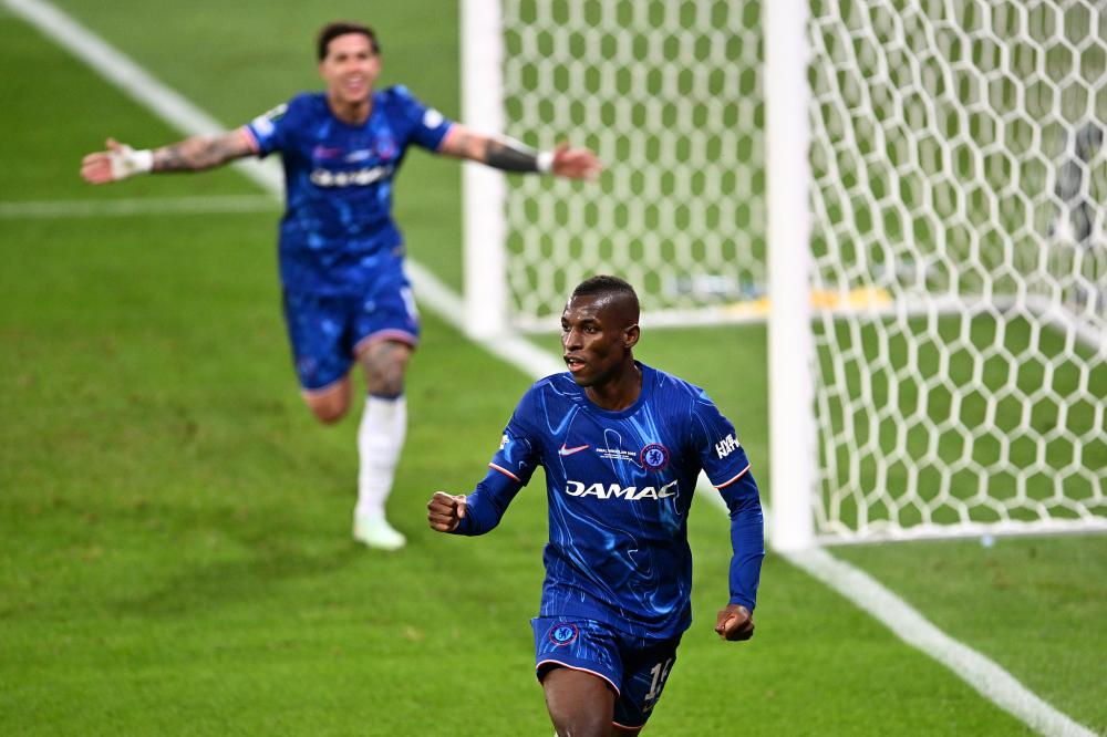 打成表演赛！徐杰单节三分6中5＊3节得到23分